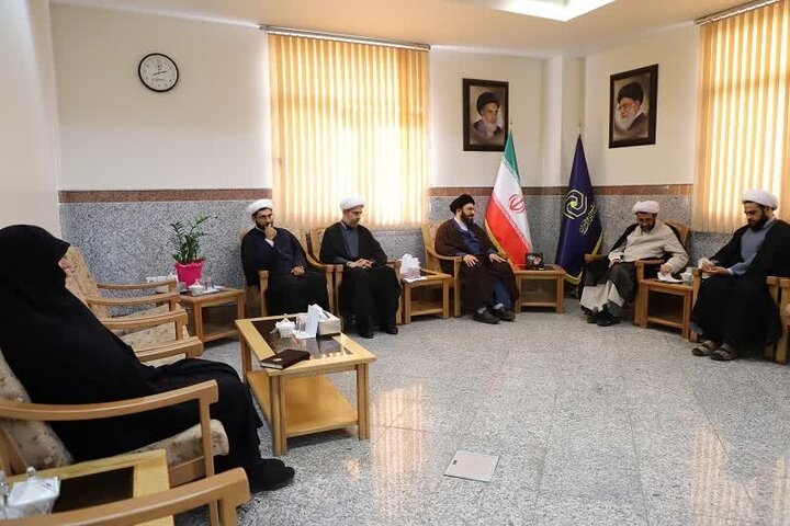 دیدار دبیر جامعه فرهنگی قرآنی عصر با مدیر حوزههای علمیه خواهران