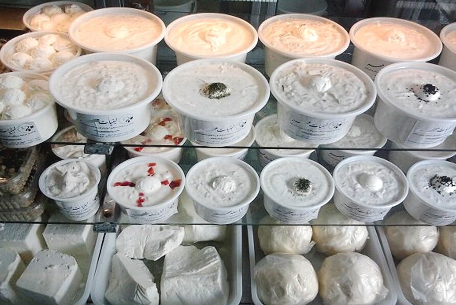 لبنیات در استان سمنان گران شد/ تولیدکنندگان از مشکلات می گویند