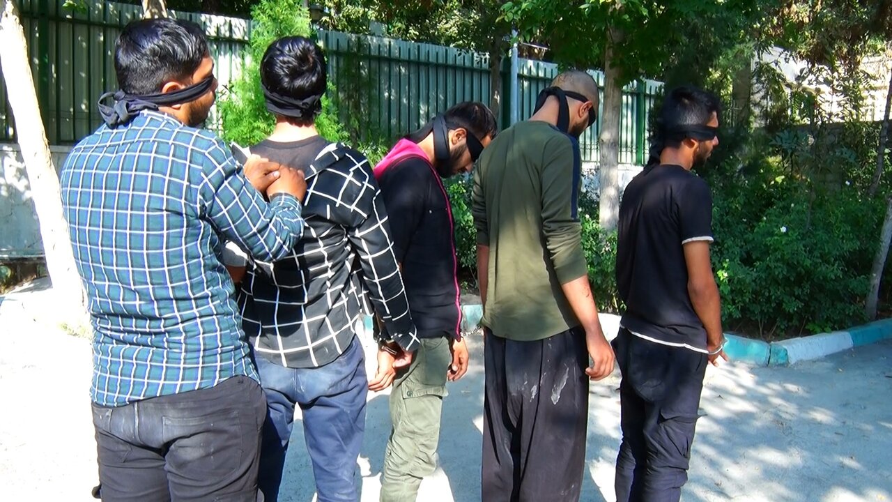دستگیری ۱۴۳ شرور و مزاحم در اسلامشهر/ ۱۰۷تیغه سلاح سرد کشف شد