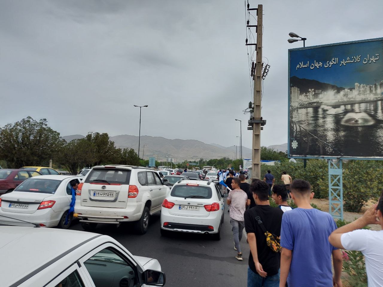 درگیری هواداران بر سر خرید بلیت / ترافیک سنگین اطراف ورزشگاه آزادی 3
