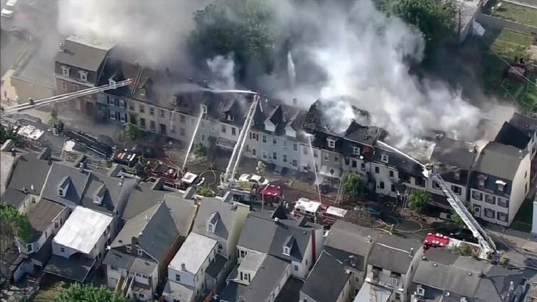 آتش سوزی ۱۵ خانه هم ردیف در پنسیلوانیا