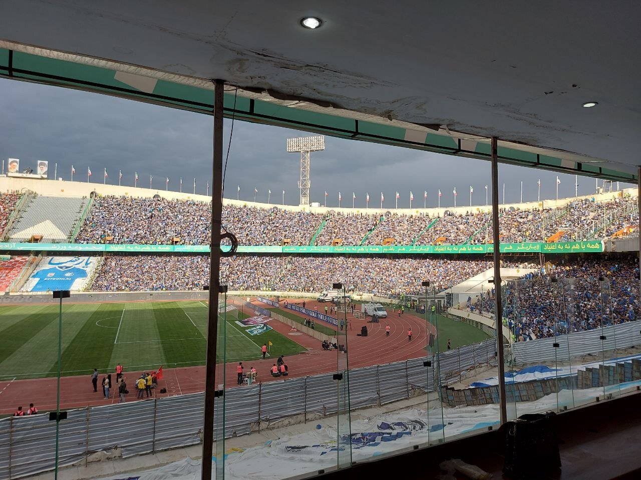 ظرفیت سکوهای آزادی تکمیل شد/ تشویق شدید ساپینتو و بیرانوند