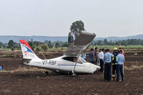 Hindistan'da eğitim uçağı düştü