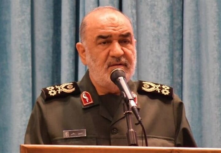 دشمن جان لے کہ ایرانی قوم ہوشیار اور بیدار قوم ہے، جنرل حسین سلامی