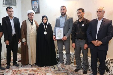 قهرمان جودو جهان مدالش را به مادر شهید احمدی تقدیم کرد