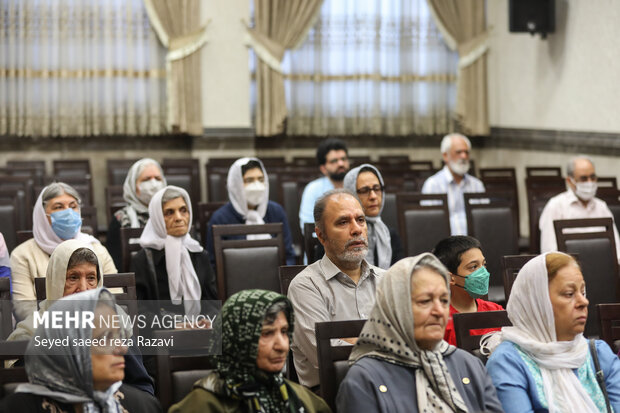 مراسم بزرگداشت جامعه زرتشتیان در آستانه سالروز ارتحال بنیانگذار جمهوری اسلامی ایران، صبح امروز جمعه 12 خرداد ماه ۱۴۰۲ با حضور هموطنان زرتشتی در تالار ایرج انجمن زرتشتیان تهران برگزار شد