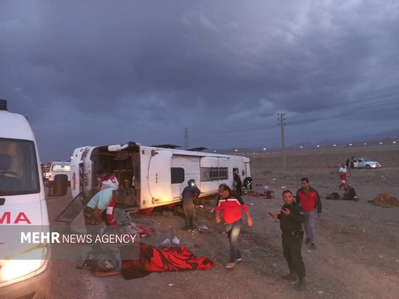 واژگونی اتوبوس بر اثر خواب آلودگی راننده در زنجان