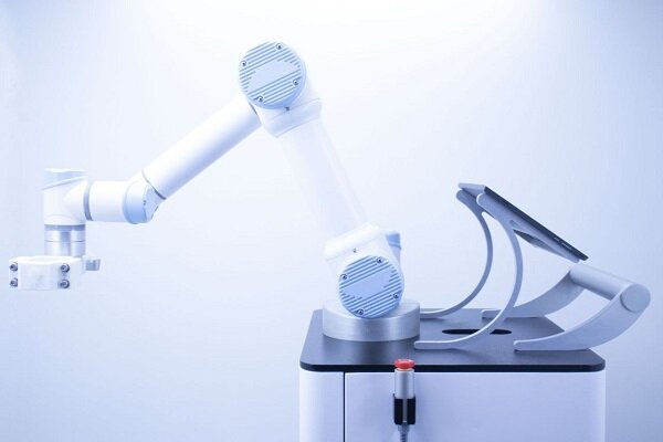 ربات دستیار پزشک برای فیزیوتراپی و کاهش چربی ساخته شد/ اعلام درصد موفقیت عملیات درمانی با هوش مصنوعی