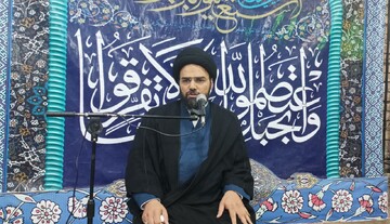 امام خمینی (ره) در مسیر حق حرکت می‌کرد