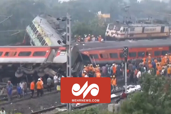 تصاویری از برخورد شدید دو قطار مسافربری در هند