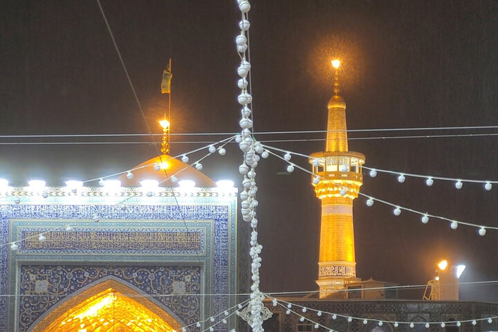 İmam Rıza (a.s) Türbesi'nde yağmurun huzur veren görüntüleri İmam Rıza (a.s) Türbesi'nde yağmurun huzur veren görüntüleri