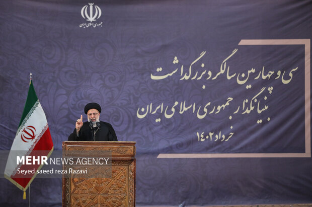 Raeisi delivers speech at Imam Khomeini memorial ceremony
