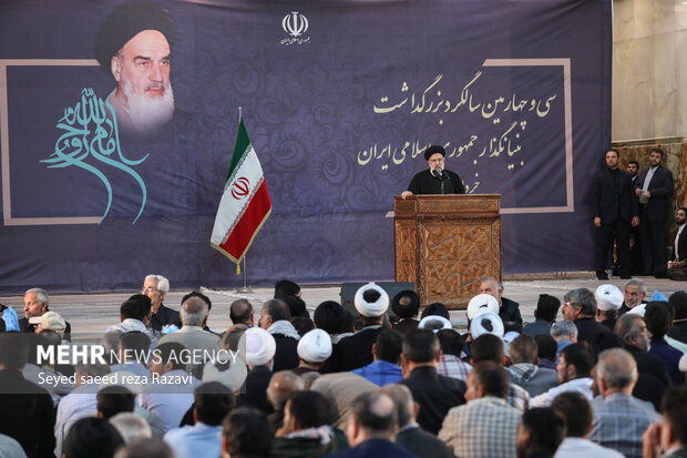 Raeisi delivers speech at Imam Khomeini memorial ceremony
