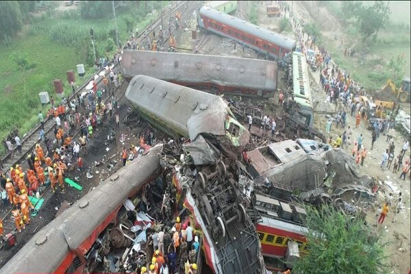 بھارت میں ٹرین حادثہ، 288 افراد جانبحق+ ویڈیو