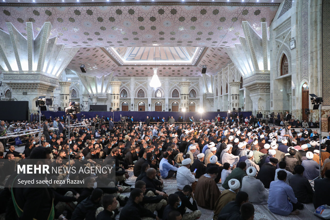 ۲۰۰زائر بهابادی در مراسم سالروز ارتحال امام خمینی(ره) حضور یافتند
