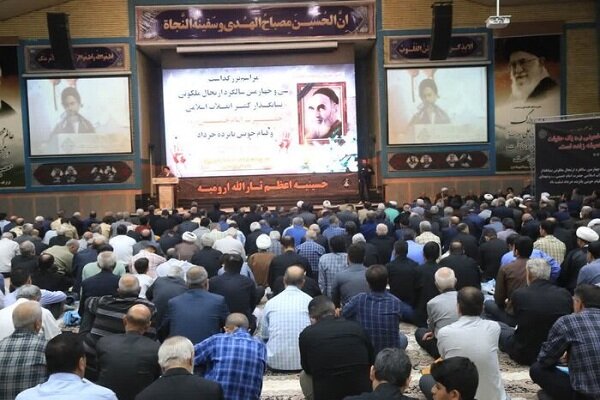 جوانان انقلابی ملت بزرگ ایران از امام راحل تبعیت کنند
