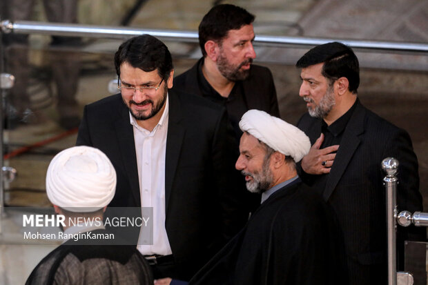 مهرداد بذر باش وزیر راه و شهرسازی در مراسم سی و چهارمین سالگرد ارتحال امام خمینی (ره) حضور دارد
