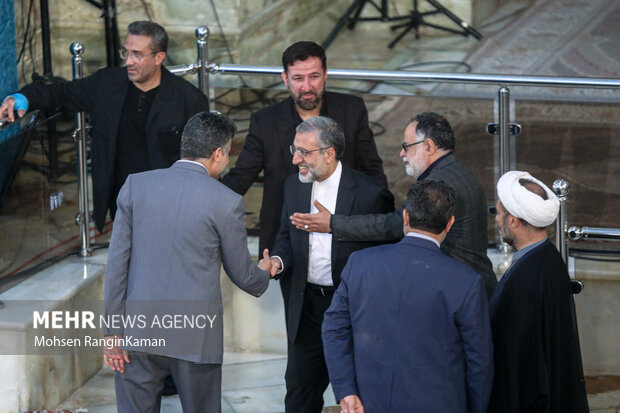 غلامحسین اسماعیلی رئیس دفتر رئیس جمهور در مراسم سی و چهارمین سالگرد ارتحال امام خمینی (ره) حضور دارد