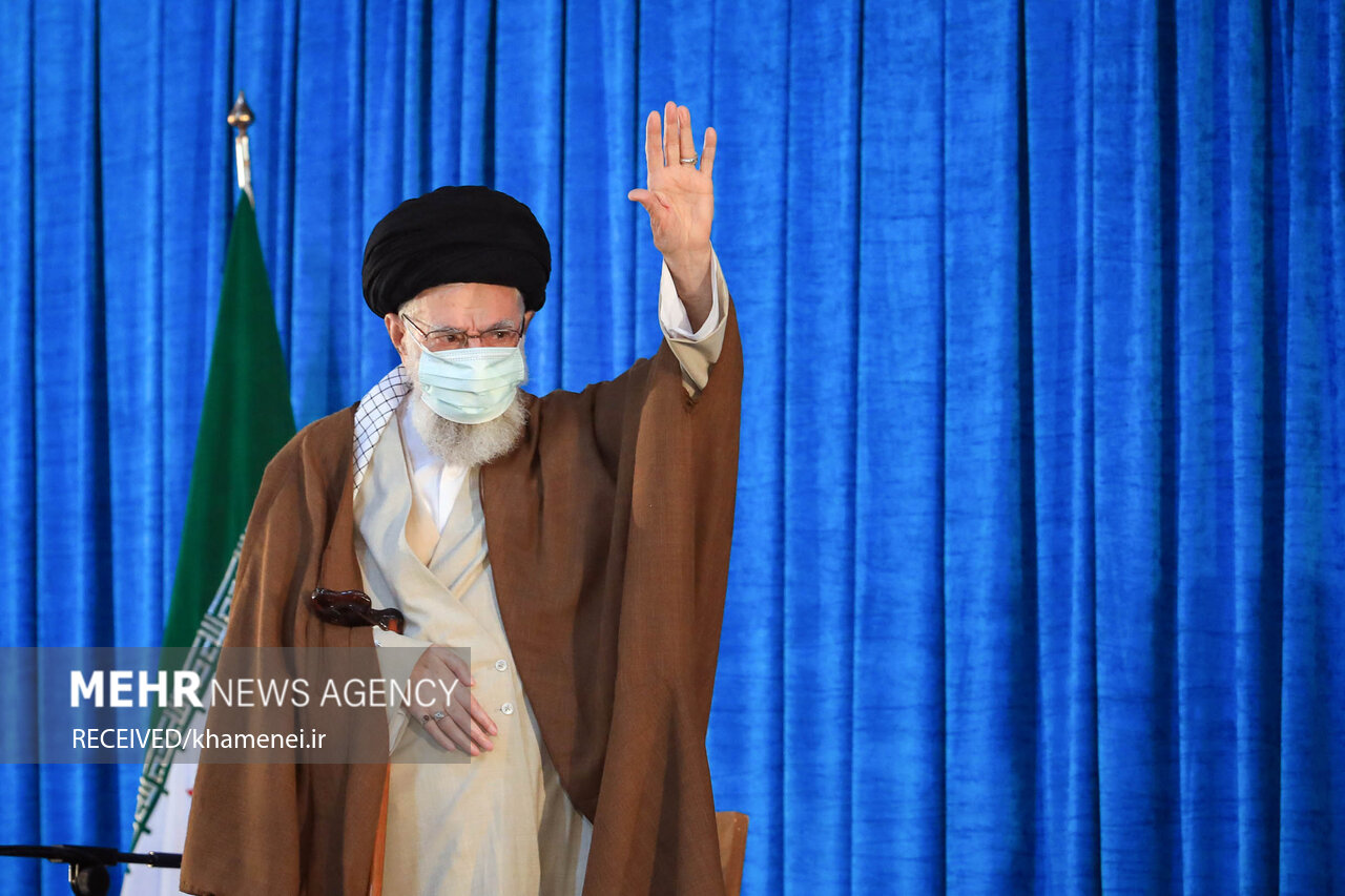 دیداری از جنس بیعت دو نسل/ شوق دهه هشتادیها از دیدار امام امت