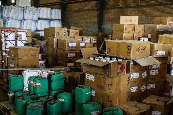 کشف ۱۰ تن روغن موتور قاچاق در رشت کشف ۱۰ تن روغن موتور قاچاق در رشت