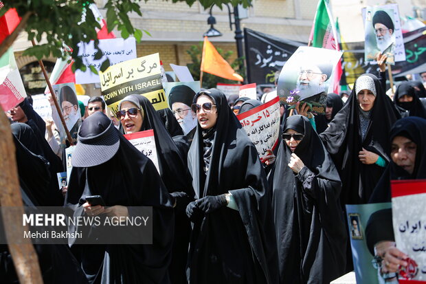 راهپیمایی مردم قم در گرامیداشت قیام ۱۵ خرداد