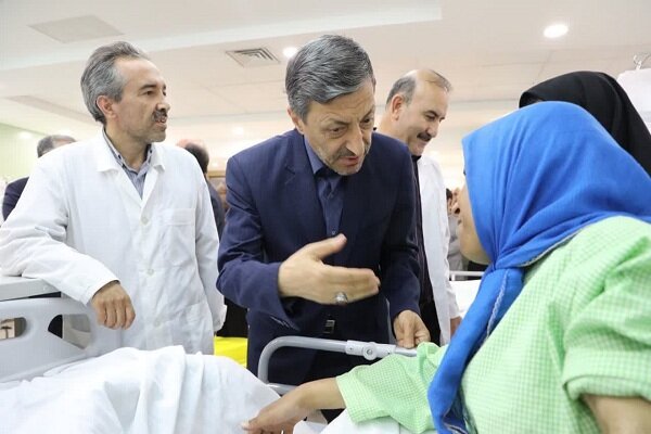 رئیس بنیاد مستضعفان از ۲واحد تولیدی و درمانی در ارومیه بازدید کرد