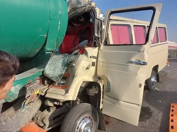 مرگ راننده مینی بوس در اصفهان در تصادف با تانکر