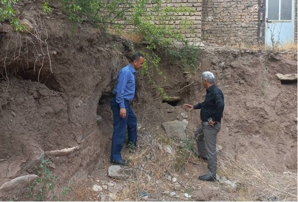 کشف چند گور باستانی در هنگام خاکبرداری در رودبار کشف چند گور باستانی در هنگام خاکبرداری در رودبار