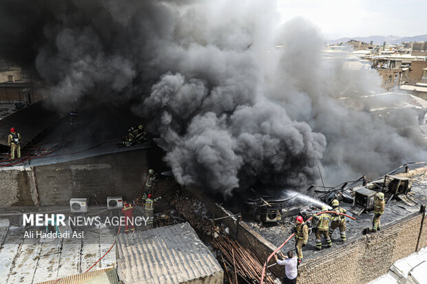 Fire in glue warehouse in Tehran's Grand Bazaar