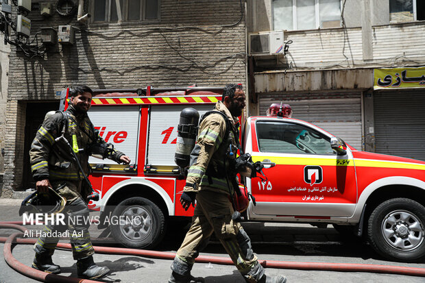 حریق سنگین در بازارچه فاز یک اهواز / اعزام 18 آتش‌نشان