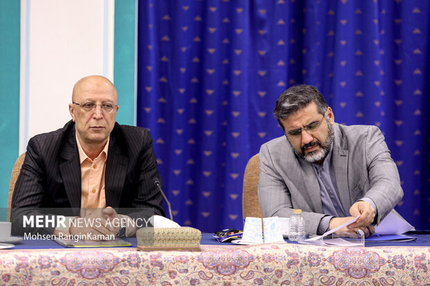 محمدعلی زلفی‌گل  وزیر علوم، تحقیقات و فناوری و محمدمهدی اسماعیلی وزیر فرهنگ و ارشاد اسلامی در جلسه شورای عالی فضای مجازی حضور دارند