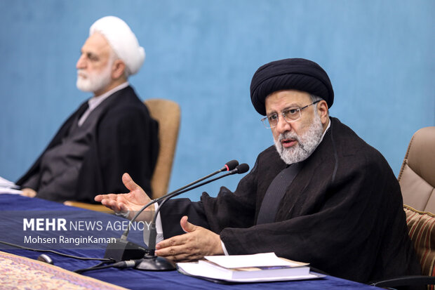 حجت الاسلام سید ابراهیم رئیسی در حال سخنرانی در جلسه شورای عالی فضای مجازی است