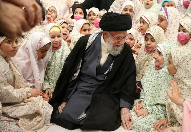 خودکارهایتان را بیاورید، میخواهم کتاب بنویسم