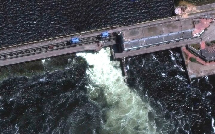 Thousands at risk from flooding after Ukraine dam collapse