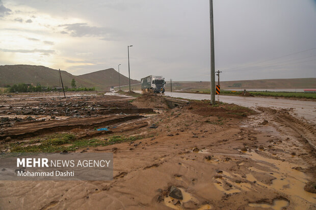 وقوع سیلاب در سه روستای زرندیه/هیچ واحد مسکونی دچار آسیب نشد