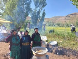 برگزاری دومین جشنواره گلاب گیری کردستان