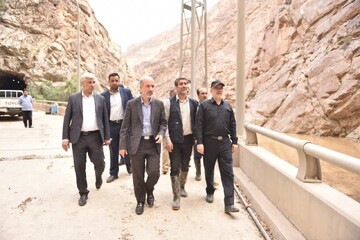 وزیر نیرو از محور سیل‌زده چالوس بازدید کرد