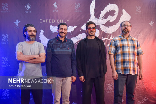 از چپ به راست: وحید رهبانی بازیگر ، حسین دارابی کارگردان ، مجید نوروزی بازیگر ، محمدرضا شفاه تهیه کننده فیلم سینمایی مصلحت