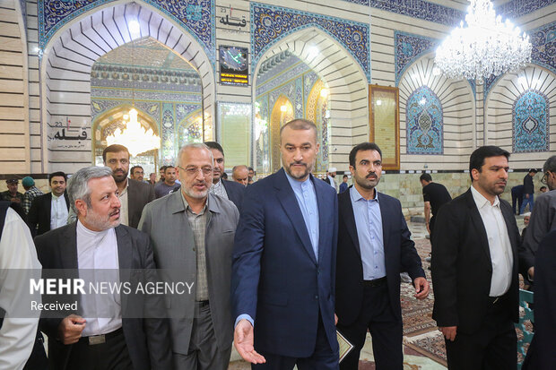 وزیر امور خارجه حرم مطهر حضرت معصومه (س) را زیارت کرد + تصاویر