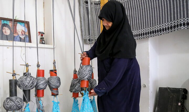 نقش دوباره احرامی بر دار نساجی یزد/هنر احرامی بافی احیا میشود