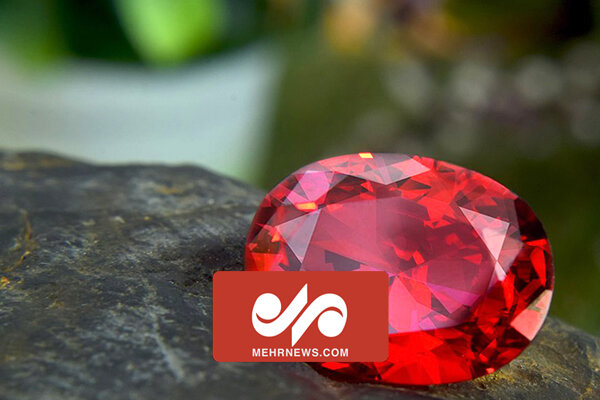 فروش بزرگترین یاقوت جهان در یک حراجی