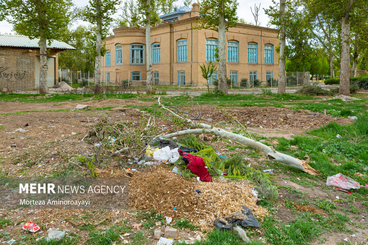 تبدیل باغ عمارت امین اسلامی به خیابان/عبور خودرو از عرصه اثر ملی