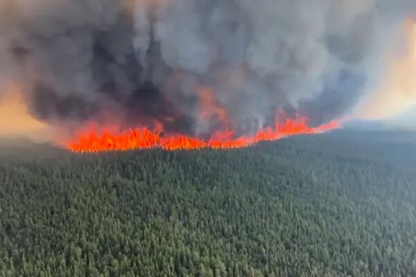 مهار آتش‌سوزی در ییلاقات نیر/بیش از ۵۰هکتار مراتع در آتش سوخت