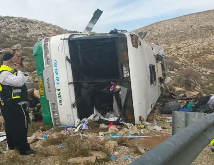 19 Zionist troops injured in bus crash incident