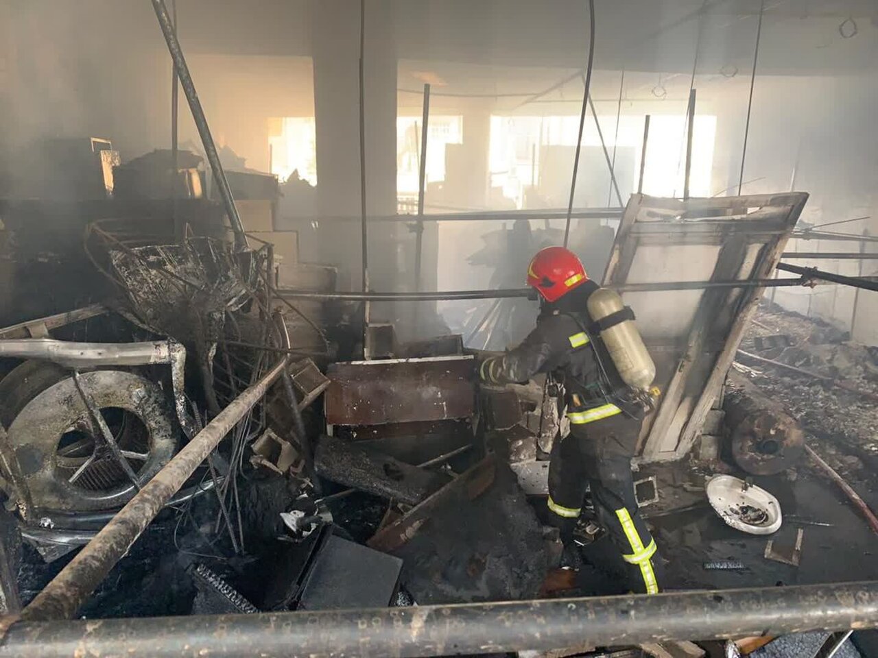 وقوع آتش سوزی در ساختمان هتل در حال ساخت شیراز
