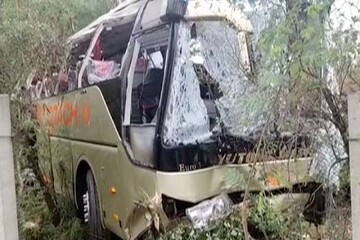 9 killed as bus carrying pilgrims crashes in Pakistan