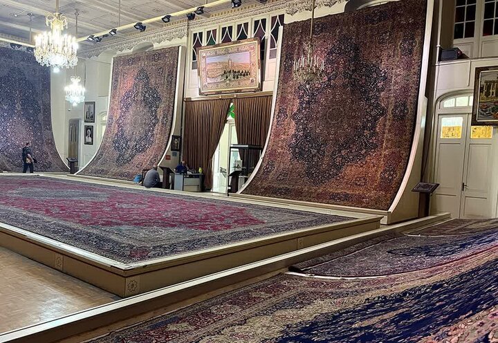 VIDEO: Persian carpets at Municipality Palace of Tabriz