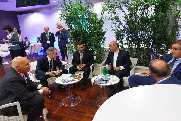 Iranian ambassador attends textile exhibition in Italy