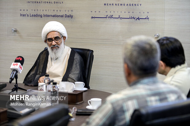 سیستان و بلوچستان را تقسیم کنید!/ نباید به همه شناسنامه داد