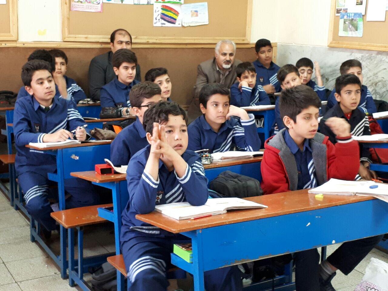 ظرفیت مدارس در یزد و اردکان و میبد تکمیل شد